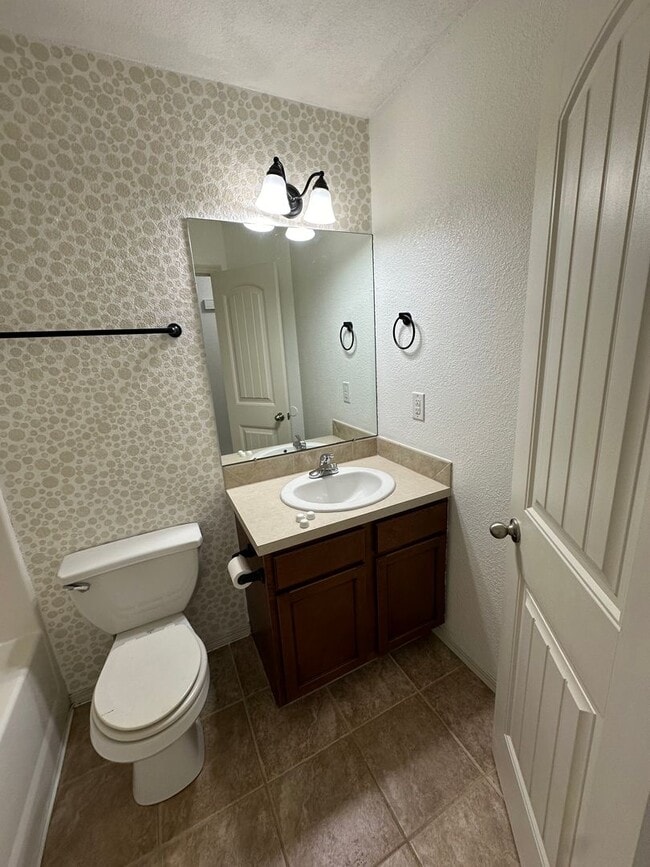Building Photo - Beautiful Updated 5 Bedroom Home - Derby ,KS