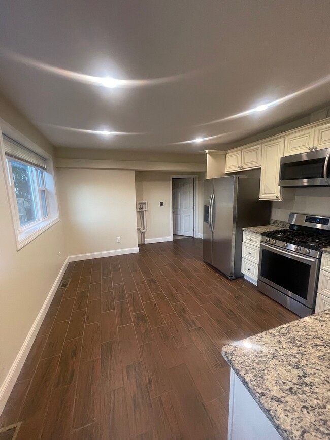 Dining area in kitchen - 14 South St