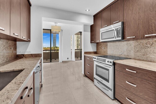 Building Photo - 19355 Turnberry Way