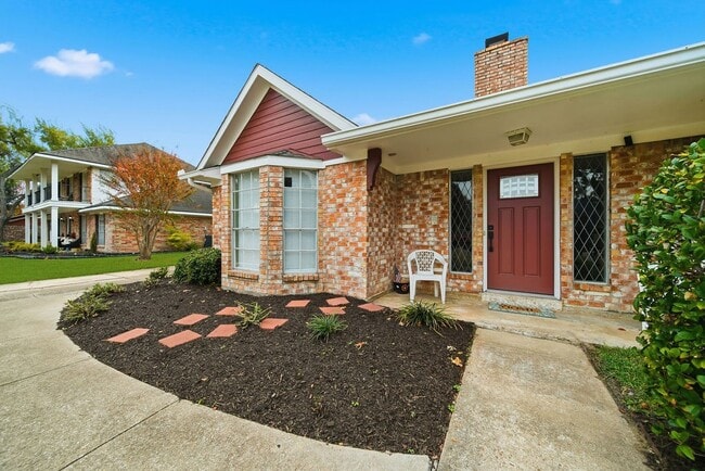 Building Photo - 3226 Springhill Dr