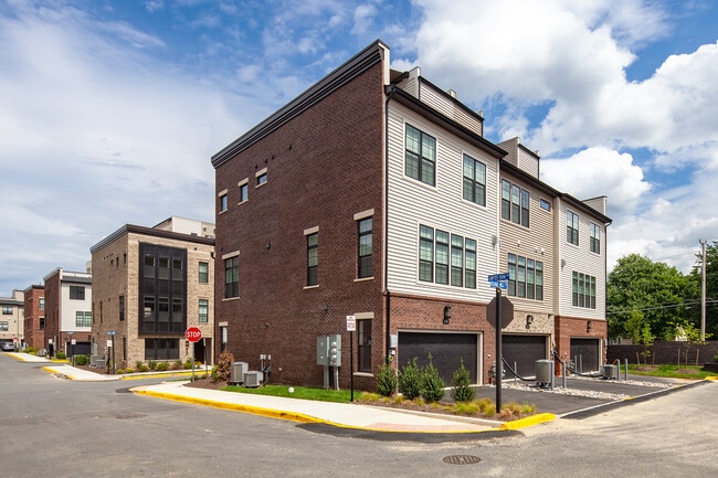 Building Photo - 1770 Violet Ridge Pl