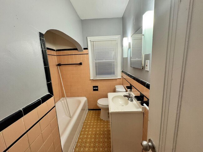 Building Photo - 9131 Manor