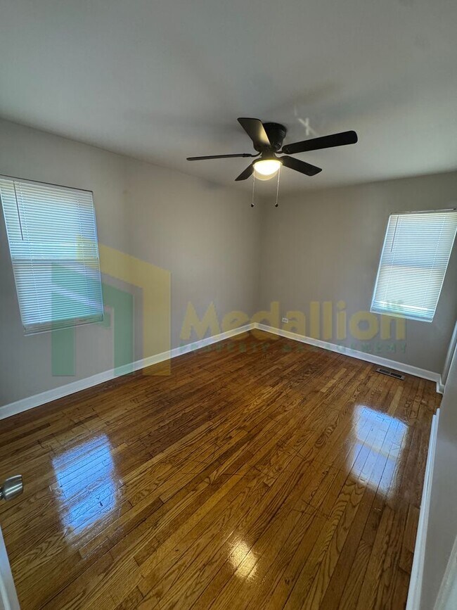 Building Photo - 9648 S Yale Ave