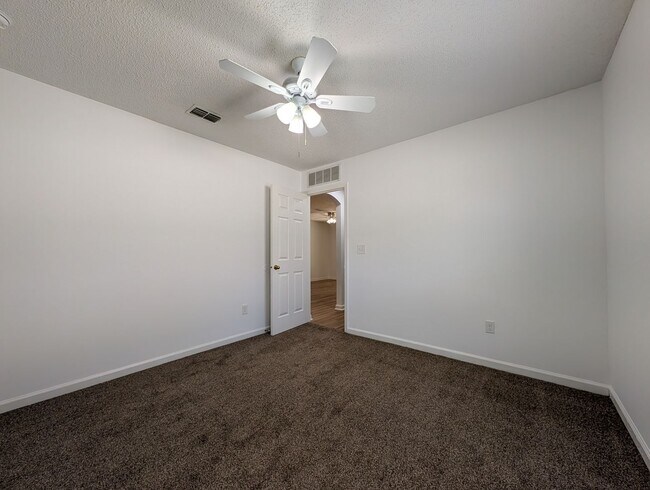 Building Photo - 124 Plantation Point Dr