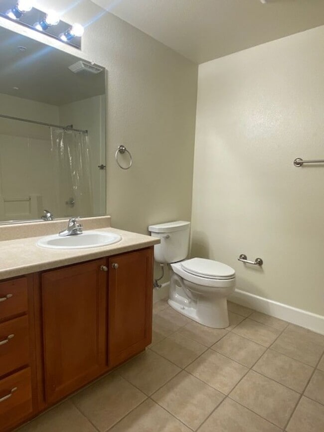 Building Photo - 1 bedroom Condo at The Phoenician w/ new carpet