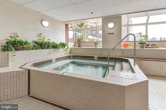 Building Photo - 2151 Jamieson Ave