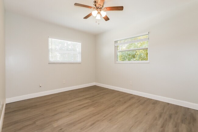 Building Photo - 3 Bedroom Home with Private Pool in Inverness