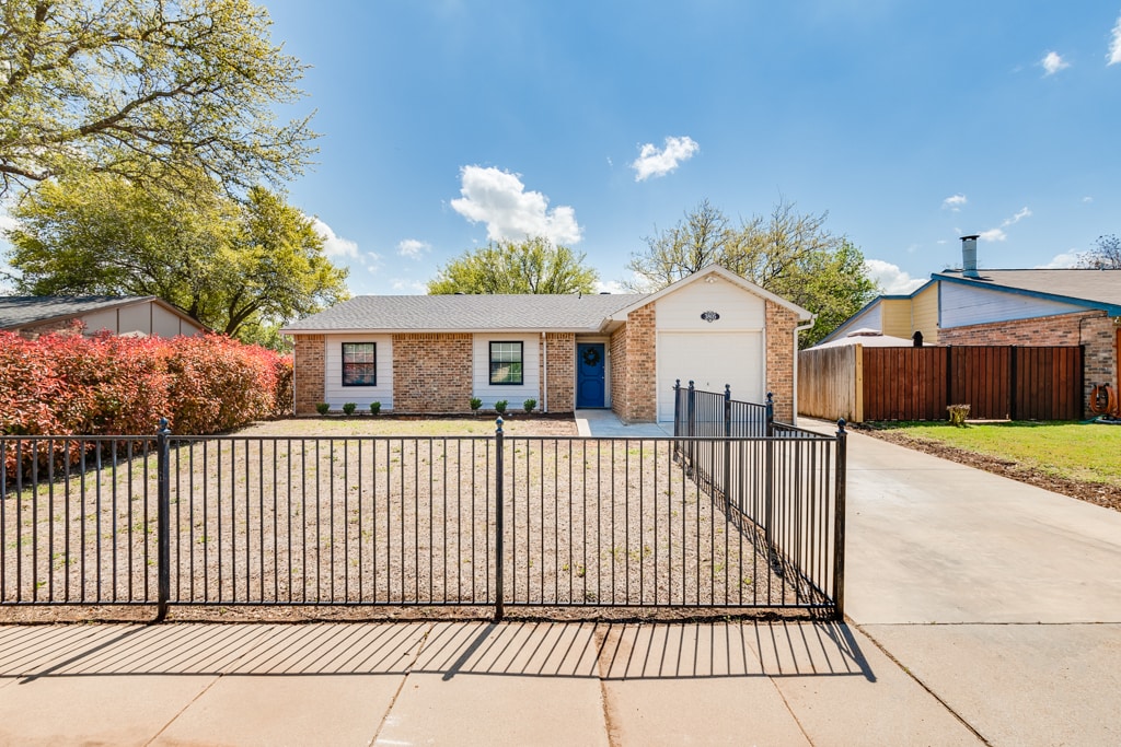 Building Photo - 3805 Longmeadow Way