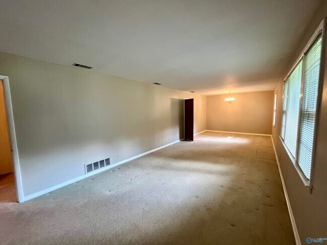 Building Photo - 415 Harolds Dr NW