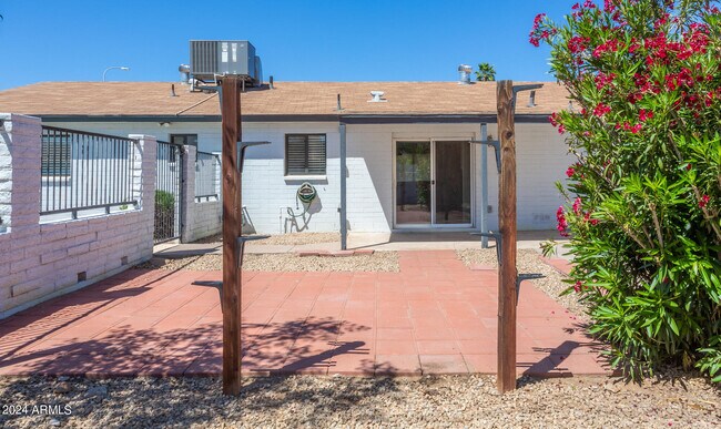 Building Photo - 3325 S Shafer Dr