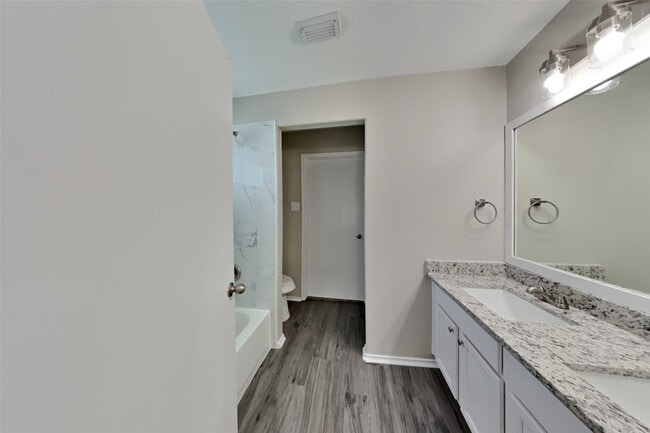 Building Photo - 33326 Cottonwood Bend