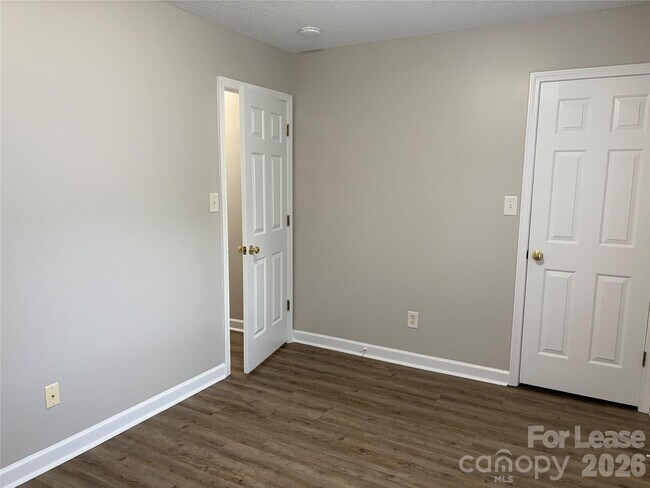 Building Photo - 4924 Aldersbrook Dr