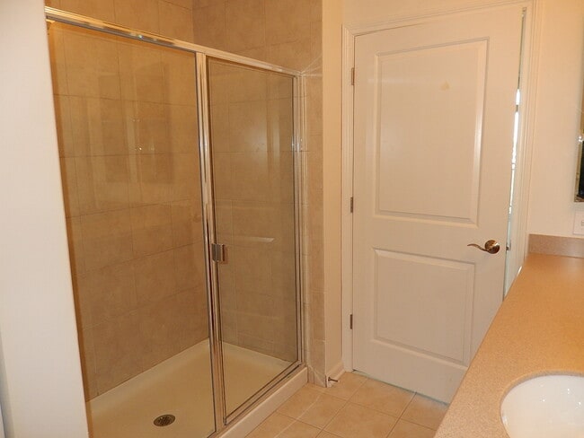 Building Photo - 850 Village Center Dr