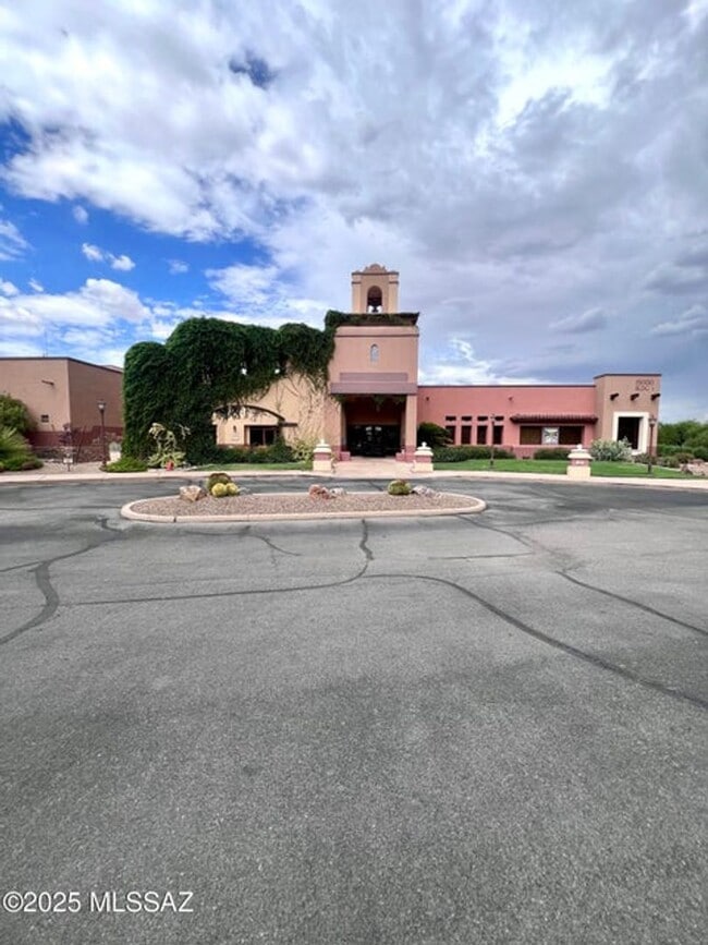 Primary Photo - 1254 W Calle De Sotelo