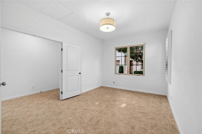 Building Photo - 99 Lupari
