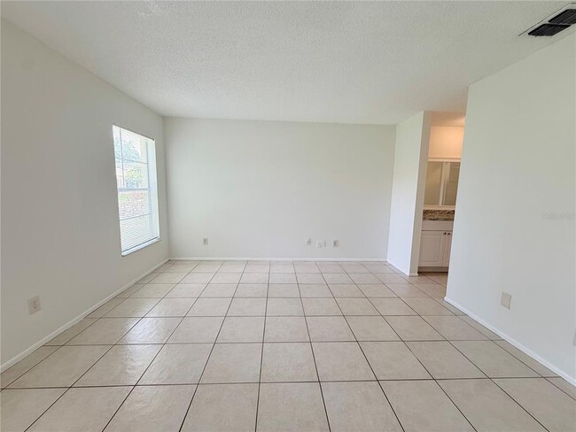 Building Photo - 10122 Mason Dixon Cir
