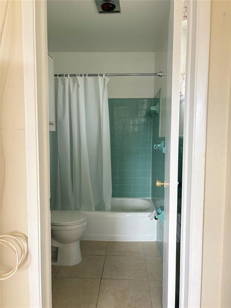 Building Photo - 2719 NE 32nd St