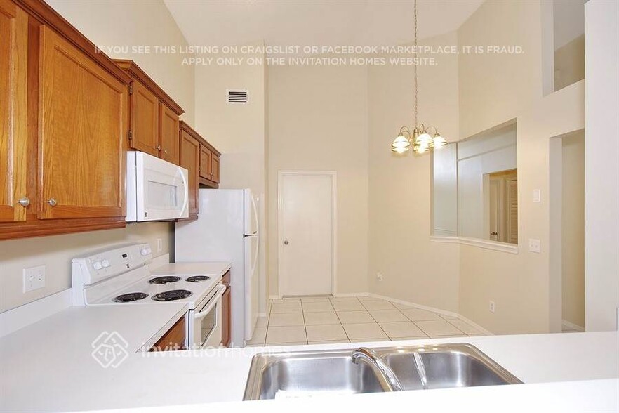 Building Photo - 914 River Cove Ave