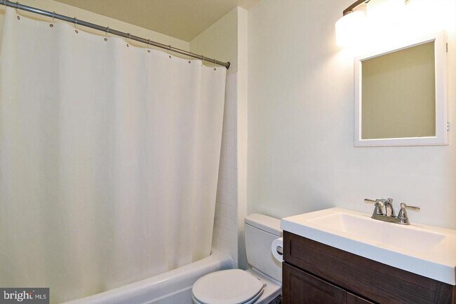 Building Photo - 3714 Carriage House Ct