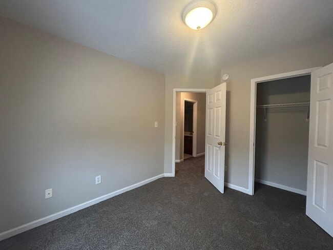 Building Photo - 568 Wellington Gardens Dr