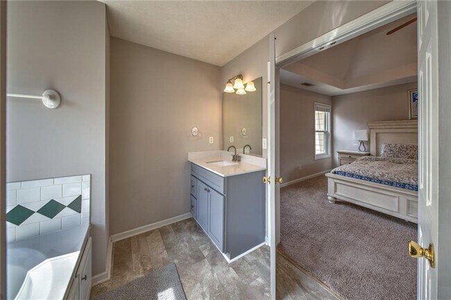 Building Photo - 2234 Oak Falls Ln