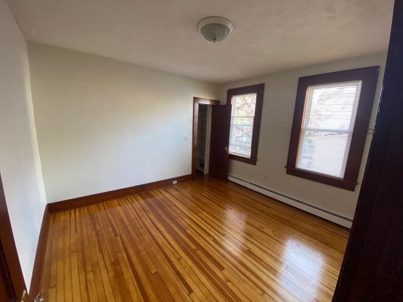 Building Photo - 257 Clover St