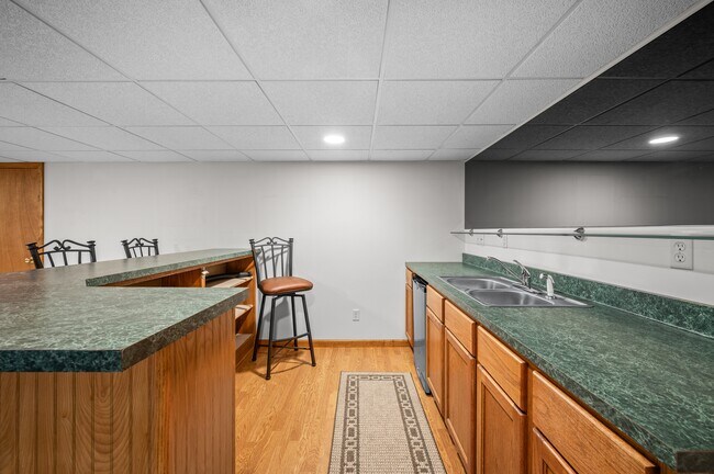 Building Photo - 1686 N Teakwood Dr