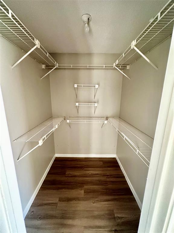 Building Photo - 1102 Serenada Dr