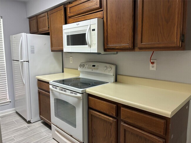 Building Photo - 8299 Cambridge St