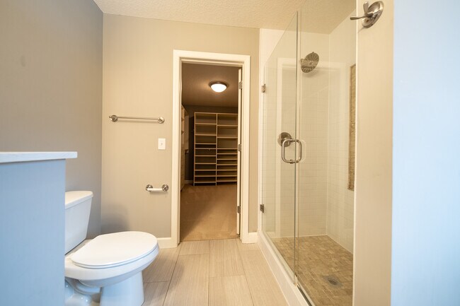 Building Photo - 5029 Hankerson Ave