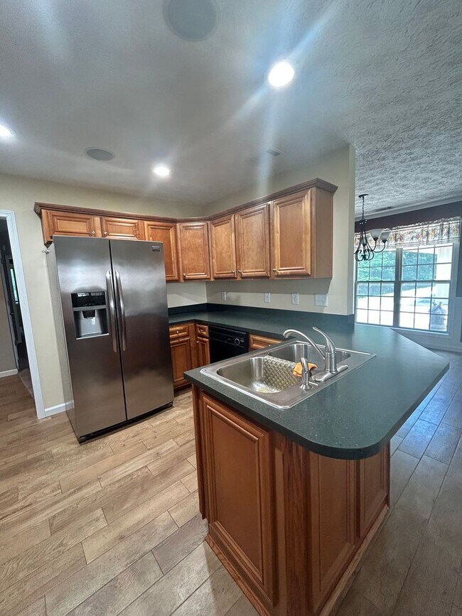 Building Photo - 4031 Somerset Ct