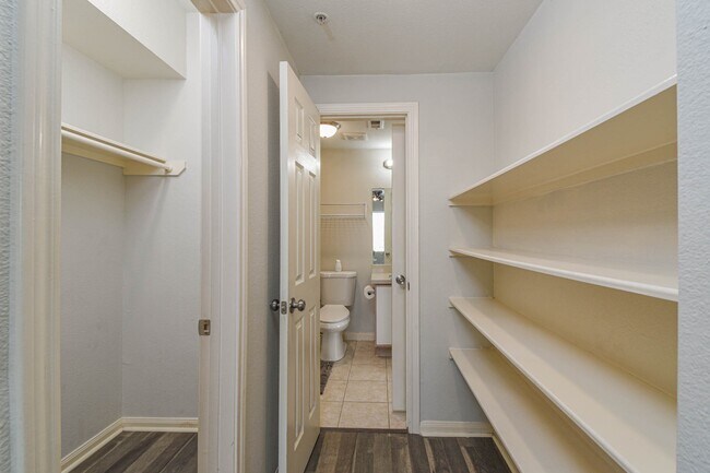 Building Photo - 6289 Wilcrest Dr