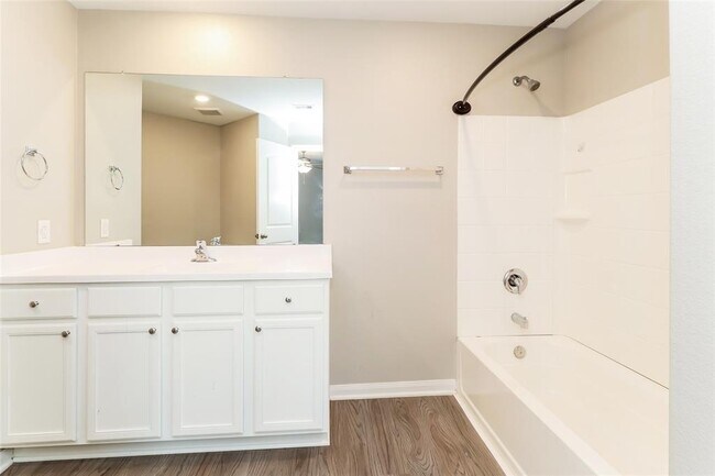 Building Photo - 23014 Bellini Dr