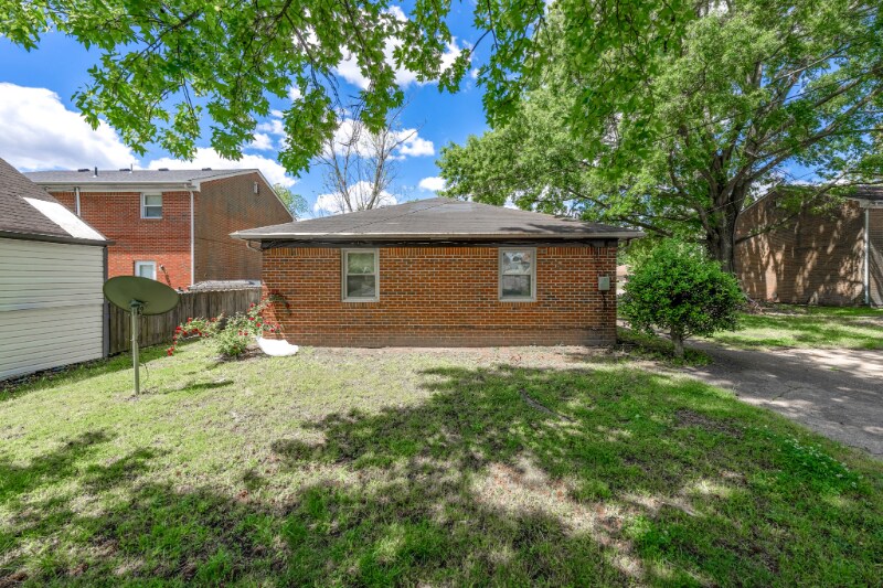 Building Photo - 8968 Tidewater Dr
