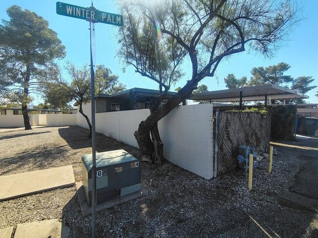 Building Photo - 4001 S Winter Palm Dr