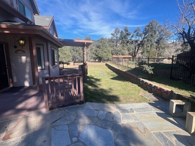 Building Photo - Charming Frazier Park Home Filled With Natural Light
