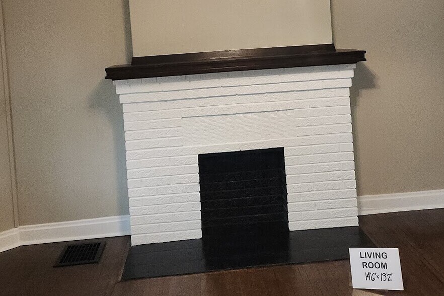 Fireplace in Living Room - 43 N Roys Ave