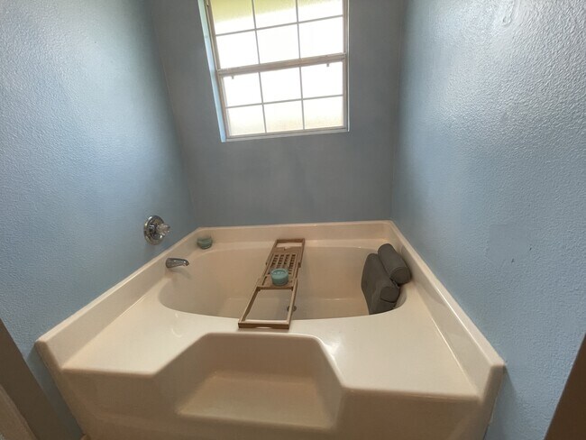 Building Photo - 7025 Boo Ln