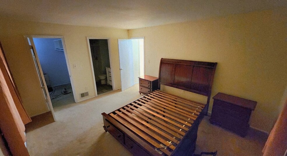 Master Bedroom - 2102 Doolittle Dr