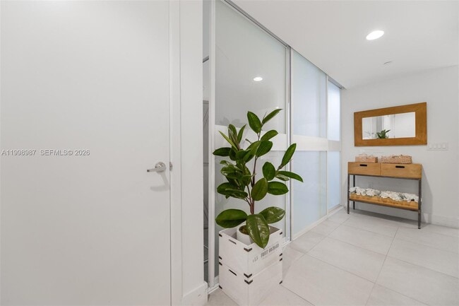 Building Photo - 1010 Brickell Ave