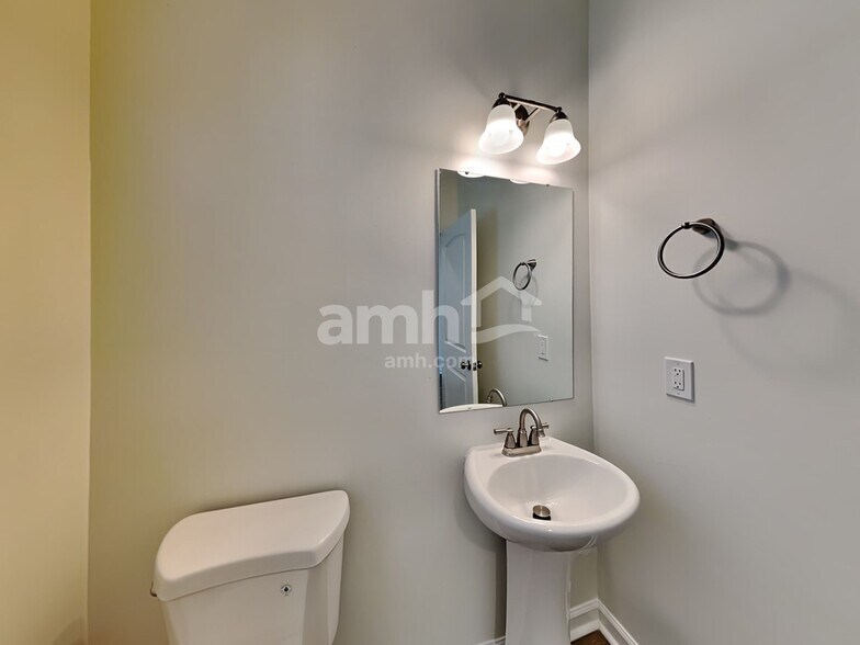 Building Photo - 392 Bandelier Cir