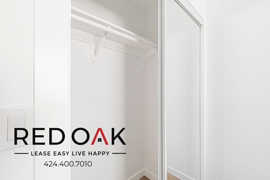 Building Photo - 11960 Vanowen St