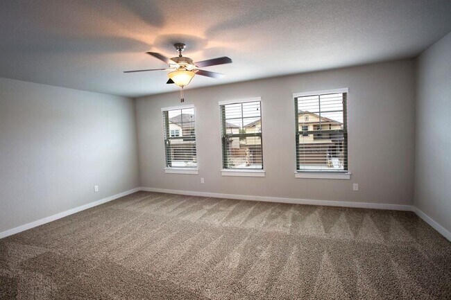 Building Photo - 125 Lakeview Ct