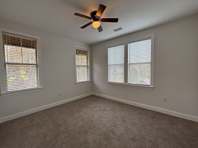 Building Photo - 5565 Colonial Chatsworth Cir