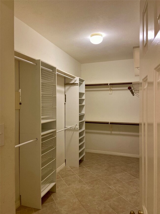 Building Photo - 2915 Sycamore Tree Ct