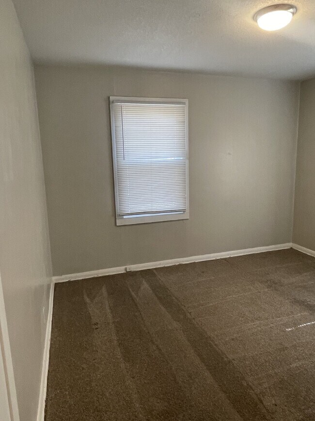 Building Photo - 2322 S Broadview St, Wichita, KS 67218-493...