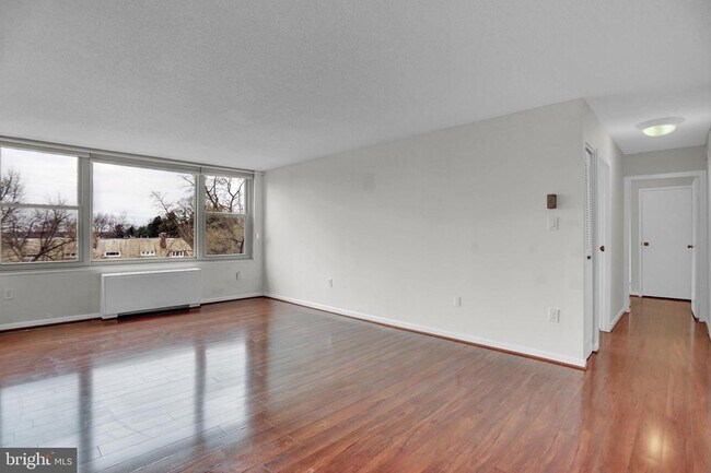 Building Photo - 4401 Roland Ave