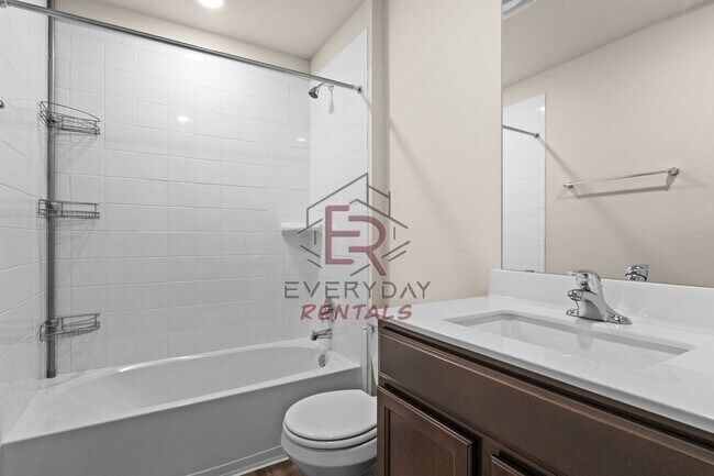Building Photo - Beautiful 3 bedroom 2 bathroom home