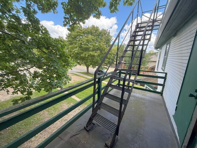 Building Photo - 1702 Madison St