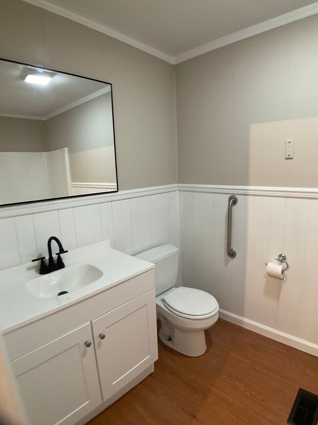 Building Photo - Adorable Bungalow Ready for New Residents!